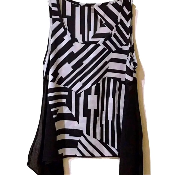 Black & White Pattern Gothic Top 🔲🤍🦇🥀 - Picture 1 of 3